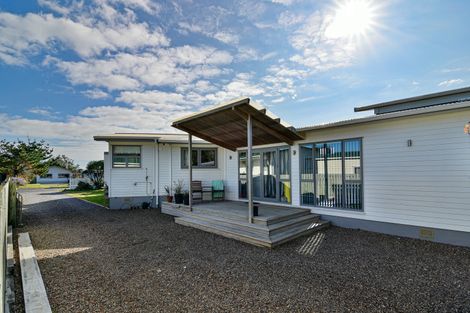 Photo of property in 14 Cordyline Road, Port Waikato, Tuakau, 2695