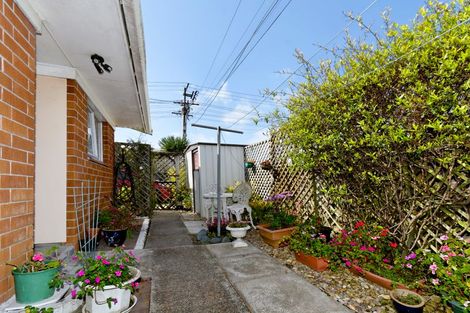 Photo of property in 1/25 West Coast Road, Glen Eden, Auckland, 0602