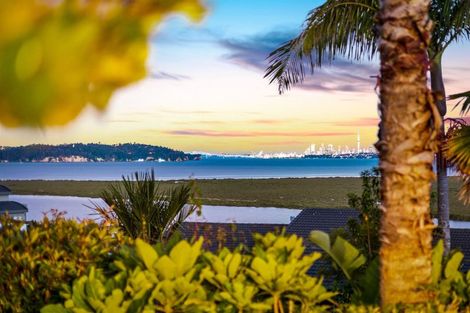 Photo of property in 1/181 Luckens Road, West Harbour, Auckland, 0618