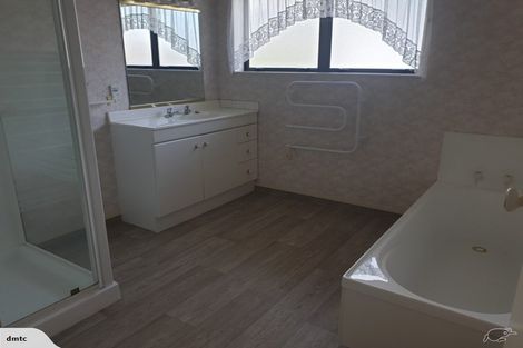 Photo of property in 100 Racecourse Road, Waiuku, 2123