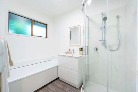 Photo of property in 32 Rosecamp Road, Beach Haven, Auckland, 0626