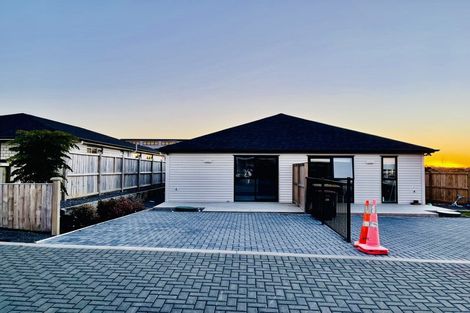 Photo of property in 6 Rorotu Avenue, Karaka, Papakura, 2113