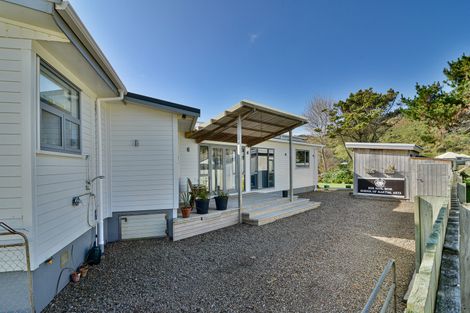 Photo of property in 14 Cordyline Road, Port Waikato, Tuakau, 2695