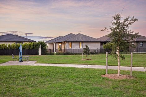 Photo of property in 44 Te Kio Crescent, Papamoa Beach, Papamoa, 3118