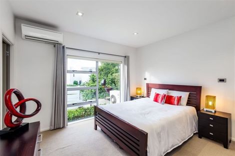 Photo of property in 16 Canyon Drive, Oteha, Auckland, 0632