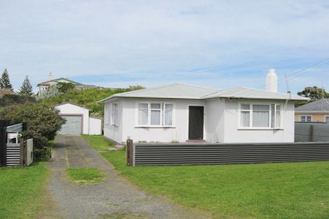 Photo of property in 18 Taupata Street, Castlecliff, Whanganui, 4501