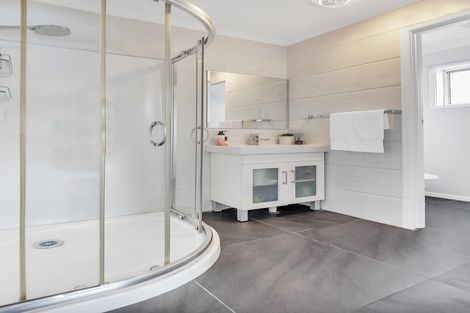 Photo of property in 129 Botany Road, Botany Downs, Auckland, 2010