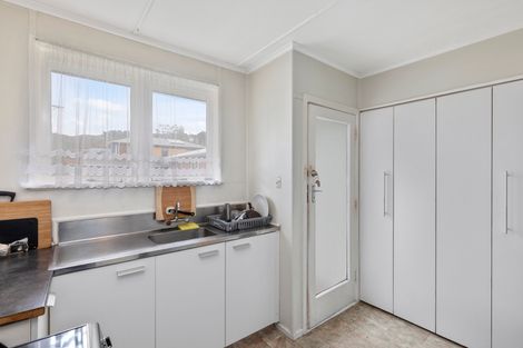 Photo of property in 1/1033 Fergusson Drive, Clouston Park, Upper Hutt, 5018