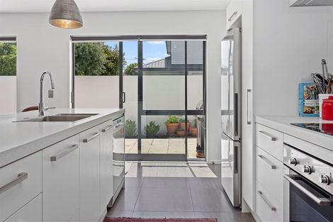 Photo of property in 20a Hewitts Road, Merivale, Christchurch, 8014