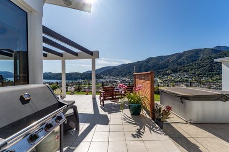 Photo of property in 8 Harbour View Heights, Picton, 7220