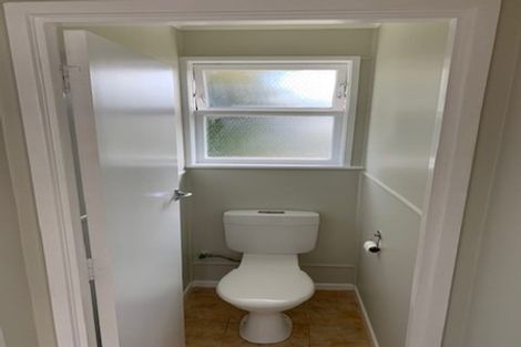 Photo of property in 2/165 Chivalry Road, Glenfield, Auckland, 0629