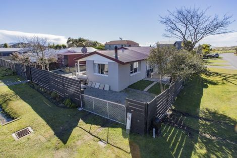 Photo of property in 2 Swindells Road, Waikuku Beach, 7473