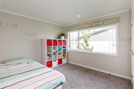 Photo of property in 11 Saint Heliers Grove, Fitzherbert, Palmerston North, 4410