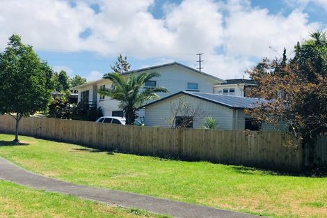 Photo of property in 39 Totaravale Drive, Totara Vale, Auckland, 0629