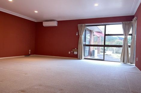 Photo of property in 5 Kookaburra Place, Botany Downs, Auckland, 2010