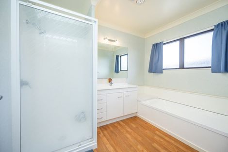 Photo of property in 24 Highgrove Drive, Grandview Heights, Hamilton, 3200