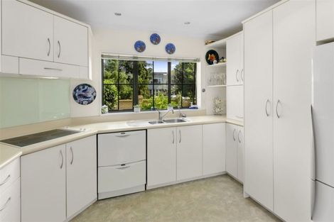 Photo of property in 1/274 East Coast Road, Forrest Hill, Auckland, 0620