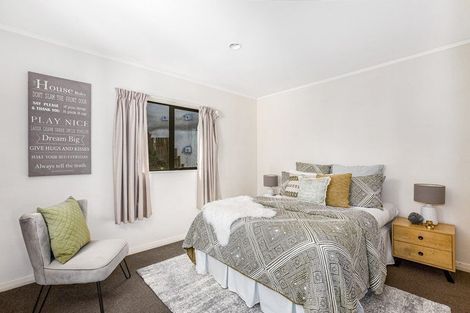 Photo of property in 21 Ladbrooke Drive, Newlands, Wellington, 6037