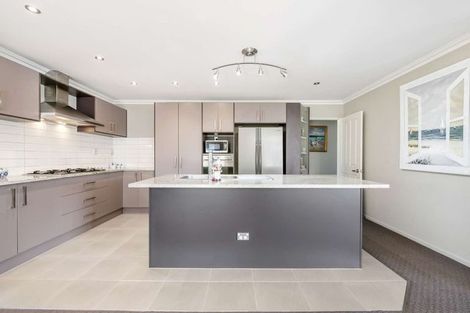 Photo of property in 9 Jomard Terrace, Northcross, Auckland, 0632