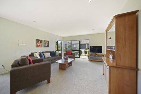 Photo of property in 21 Royalle Mews, Botany Downs, Auckland, 2010