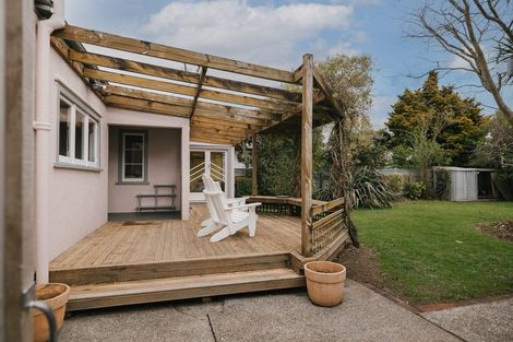 Photo of property in 21 Winston Avenue, Hokowhitu, Palmerston North, 4410