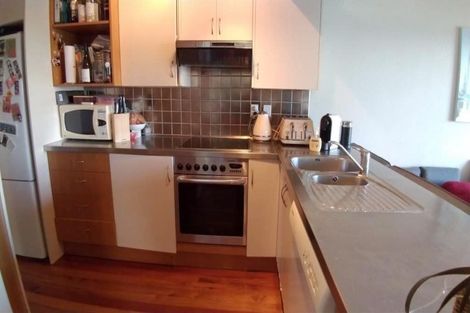 Photo of property in 2/198 Hurstmere Road, Takapuna, Auckland, 0622