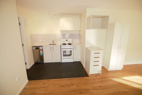 Photo of property in 2 Ravenstone Place, Chatswood, Auckland, 0626