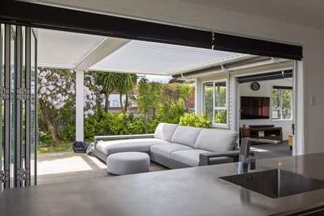 Photo of property in 2 Bideford Street, Brooklands, New Plymouth, 4310