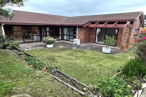 Photo of property in 5 Kookaburra Place, Botany Downs, Auckland, 2010