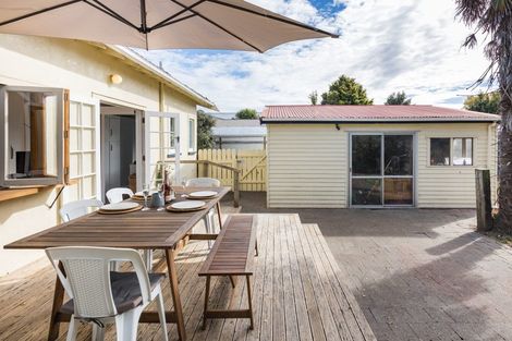 Photo of property in 15 Kingswood Street, Takaro, Palmerston North, 4412