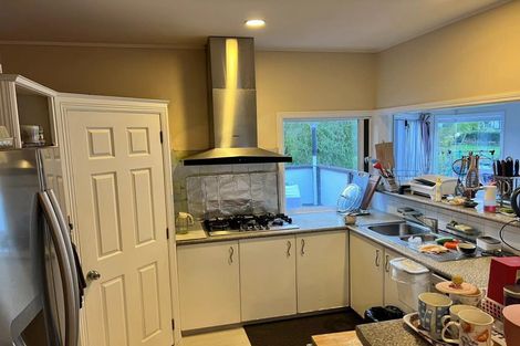 Photo of property in 30 Taupiko Place, Green Bay, Auckland, 0604