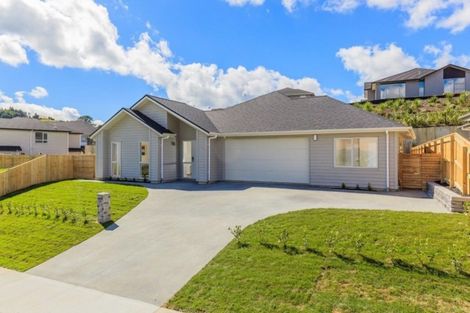 Photo of property in 18 Syd Grant Crescent, Orewa, 0931