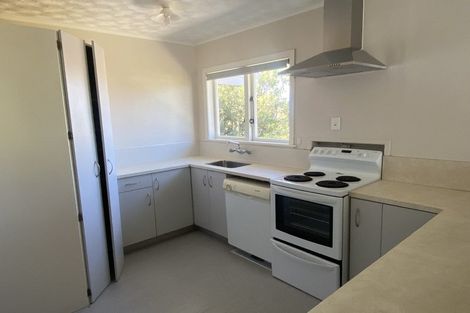 Photo of property in 98 Tirimoana Road, Te Atatu South, Auckland, 0602