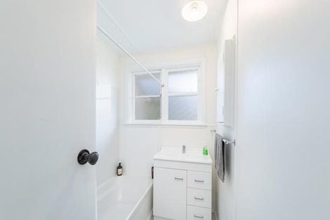 Photo of property in 13 Dorset Grove, Cannons Creek, Porirua, 5024