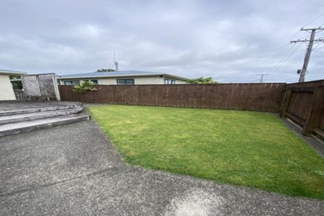 Photo of property in 15 York Crescent, Westown, New Plymouth, 4310