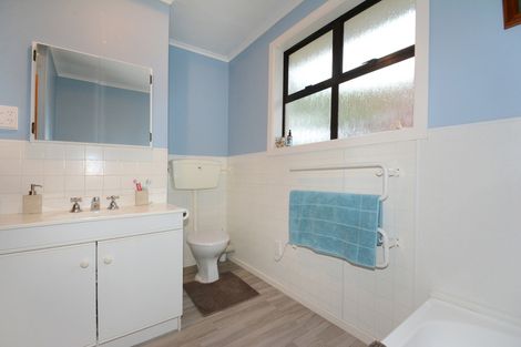 Photo of property in 35 Pioneer Crescent, Helensburgh, Dunedin, 9010