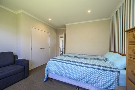 Photo of property in 5b Tupuhi Place, Highlands Park, New Plymouth, 4312