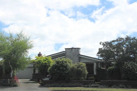 Photo of property in 17 Rolfe Place, Bishopdale, Christchurch, 8053