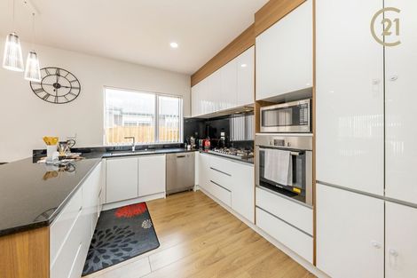 Photo of property in 3 Darley Way, Papakura, 2110