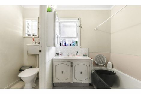 Photo of property in 44 Raglan Street, Mangere East, Auckland, 2024