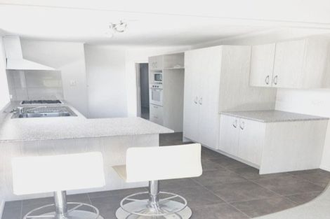 Photo of property in 31 Portadown Avenue, Pakuranga Heights, Auckland, 2010