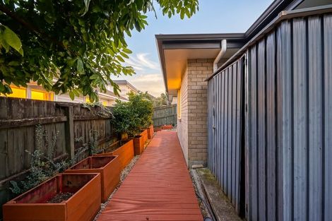 Photo of property in 23 Anna Lane, Glen Eden, Auckland, 0602