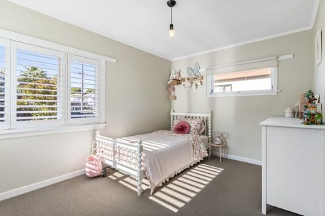 Photo of property in 7 Kenmure Avenue, Forrest Hill, Auckland, 0620