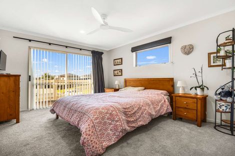 Photo of property in 36 Mandalay Place, Waiuku, 2123