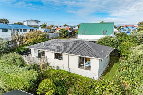 Photo of property in 117a Gloaming Hill, Titahi Bay, Porirua, 5022