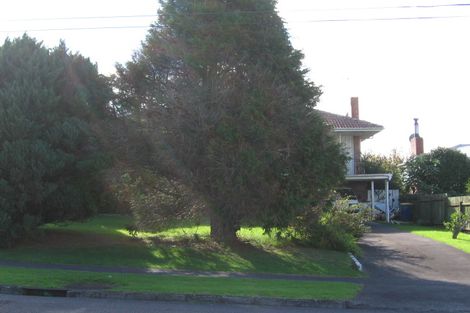 Photo of property in 25 Gloria Avenue, Te Atatu Peninsula, Auckland, 0610