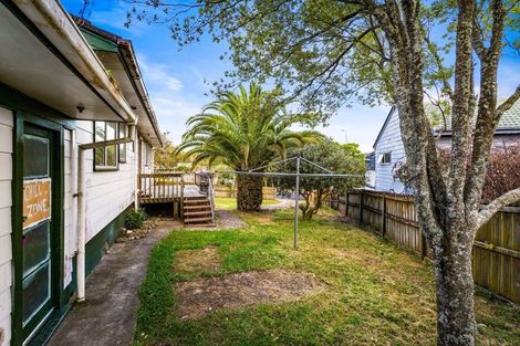 Photo of property in 23 Hobsonville Road, West Harbour, Auckland, 0618