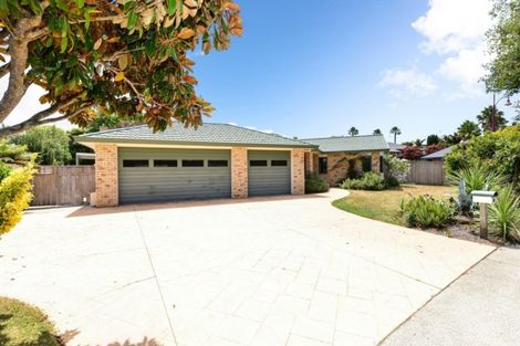Photo of property in 66 Cairns Crescent, Rototuna, Hamilton, 3210