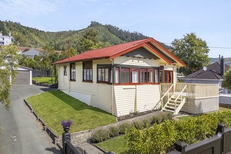 Photo of property in 35 Tipahi Street, Nelson South, Nelson, 7010