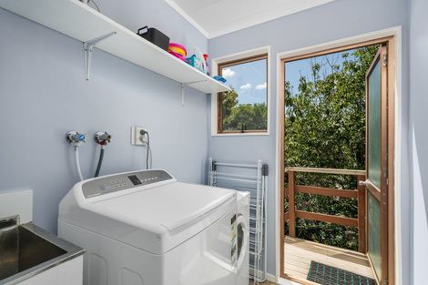 Photo of property in 15a Kereru Bend, Tawa, Wellington, 5028